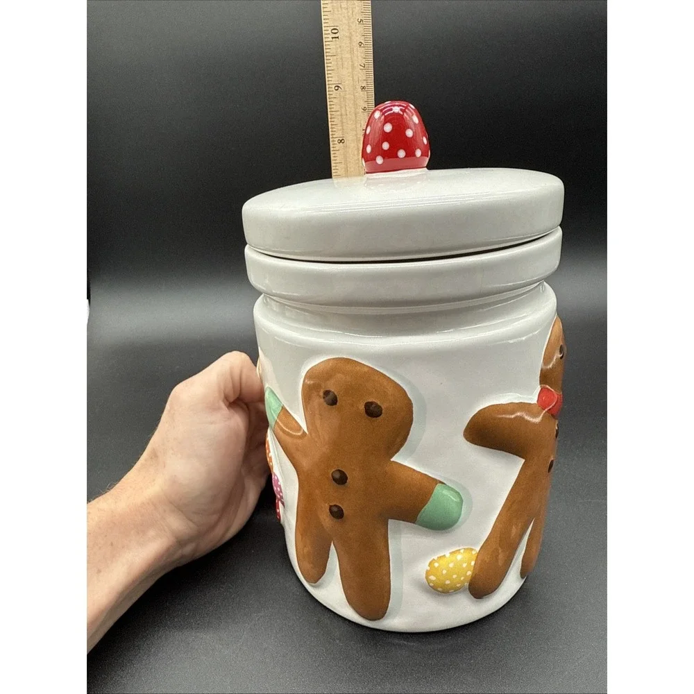 Hallmark 3-D Gingerbread And Gumdrop Cookie Jar‎